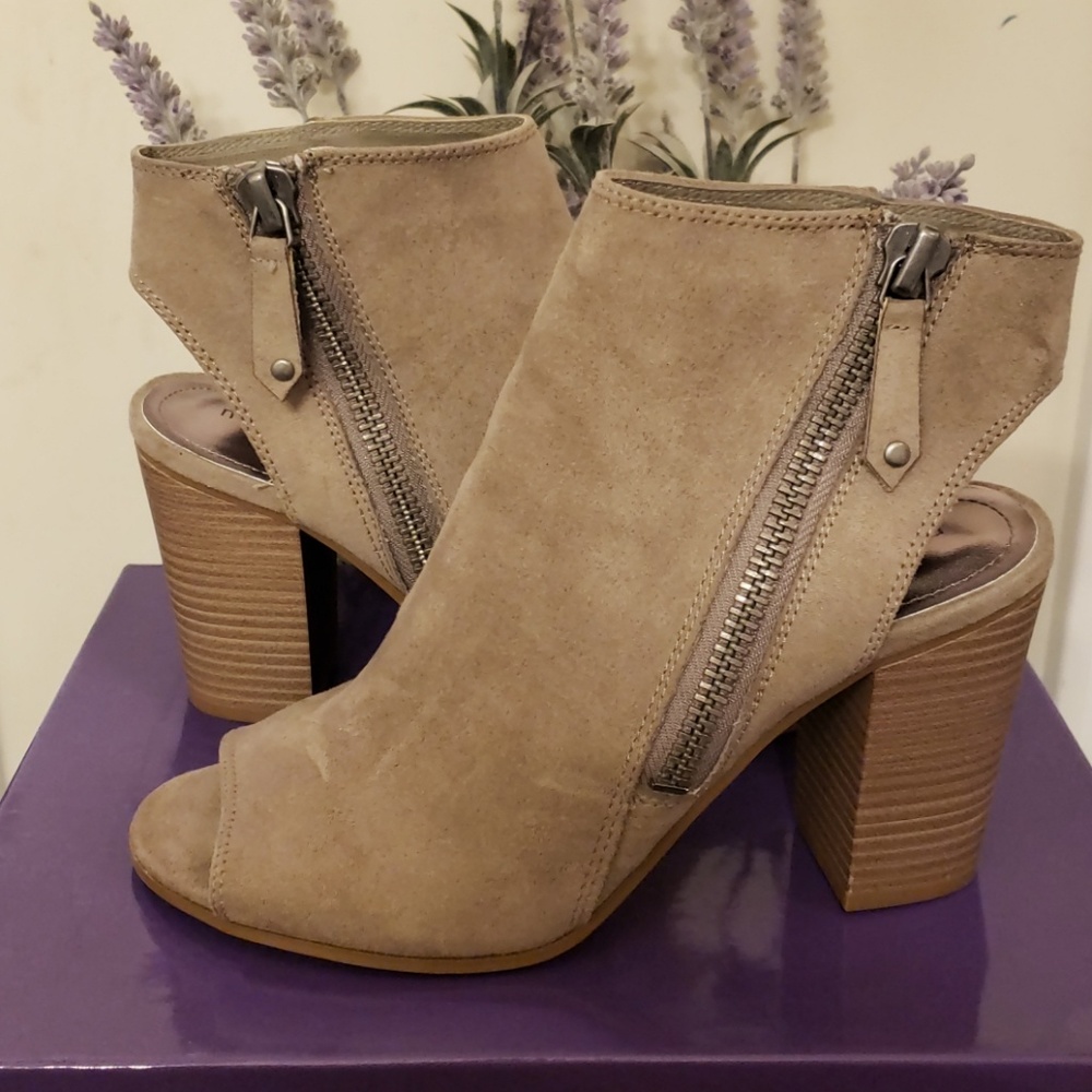 Taupe color, suede bootie